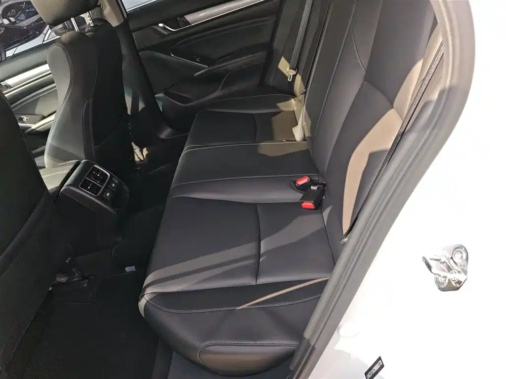 Honda Accord 2022 — фото 17