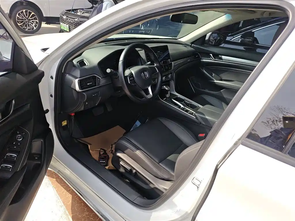 Honda Accord 2022 — фото 16