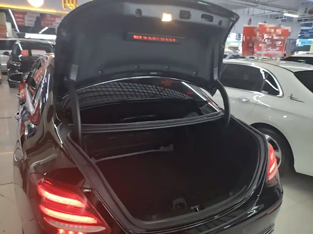 Mercedes-Benz E-Class 2019 — фото 19
