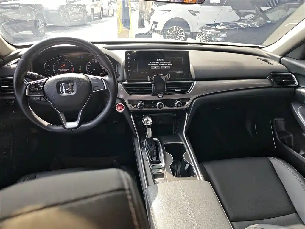 Honda Accord 2022 — фото 10