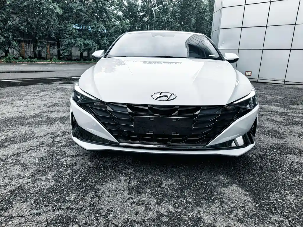 Hyundai Elantra 2022