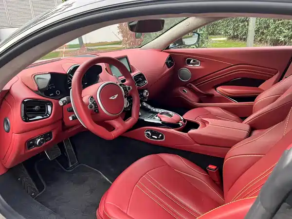 Aston Martin V8 Vantage 2020