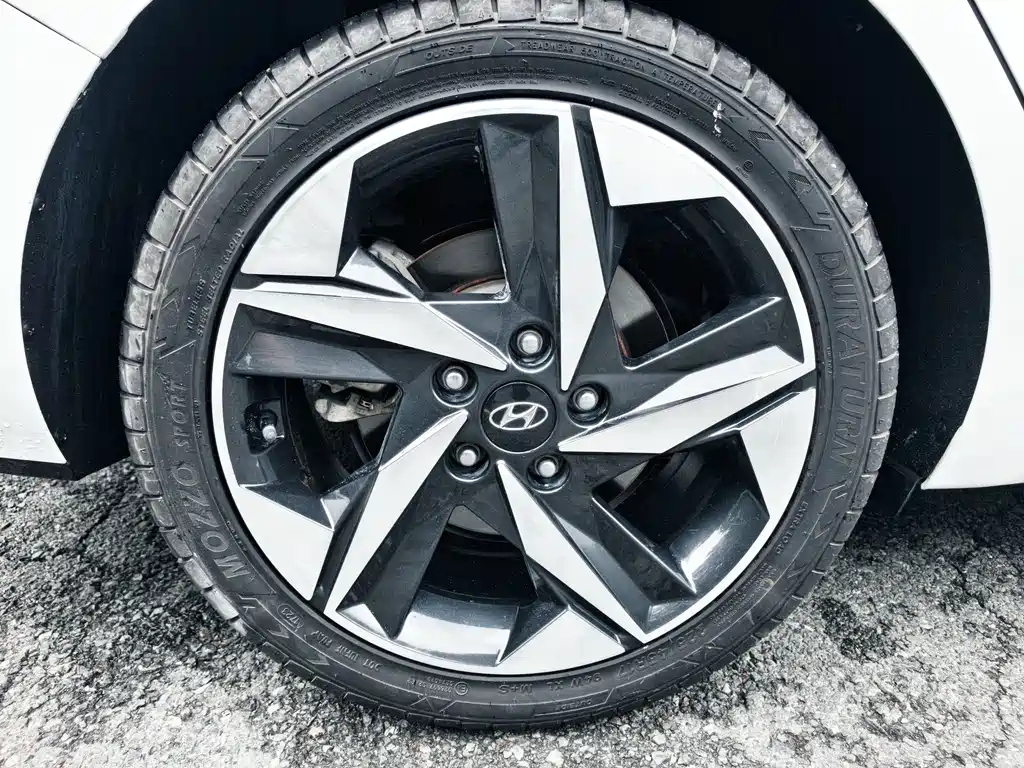 Hyundai Elantra 2022 — фото 12