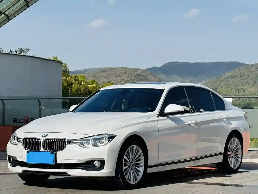 BMW 3 Series 2018 — фото 1