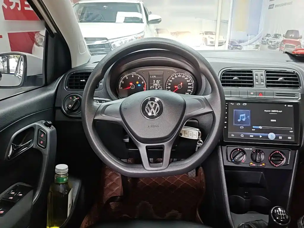Volkswagen Polo 2017 — фото 11