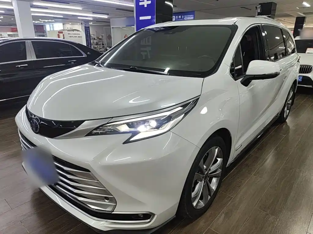Toyota Sienna 2023 — фото 2