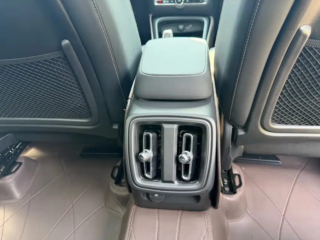 Volvo XC40 2023