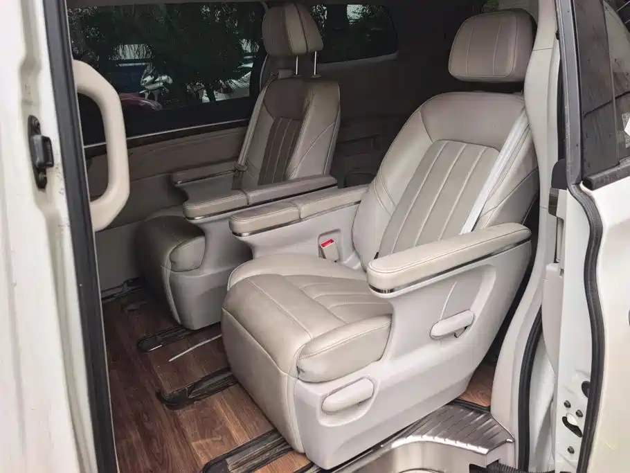 GAC Trumpchi M8 2018 — фото 11