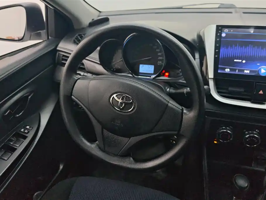 Toyota Yaris L 2018 — фото 15