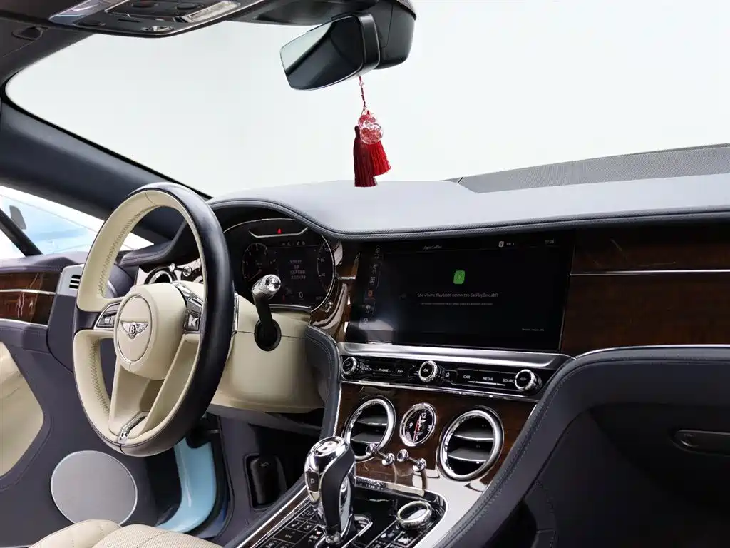 Bentley Continental 2020 — фото 11