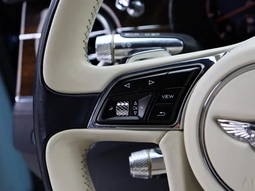 Bentley Continental 2020 — фото 14