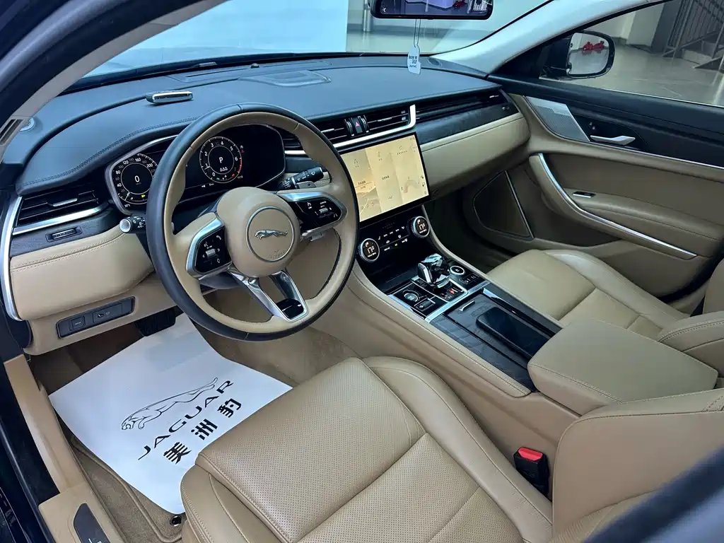 Jaguar XFL 2024 — фото 10