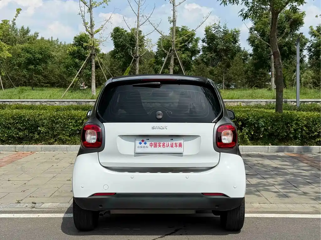 smart Fortwo 2017 — фото 16