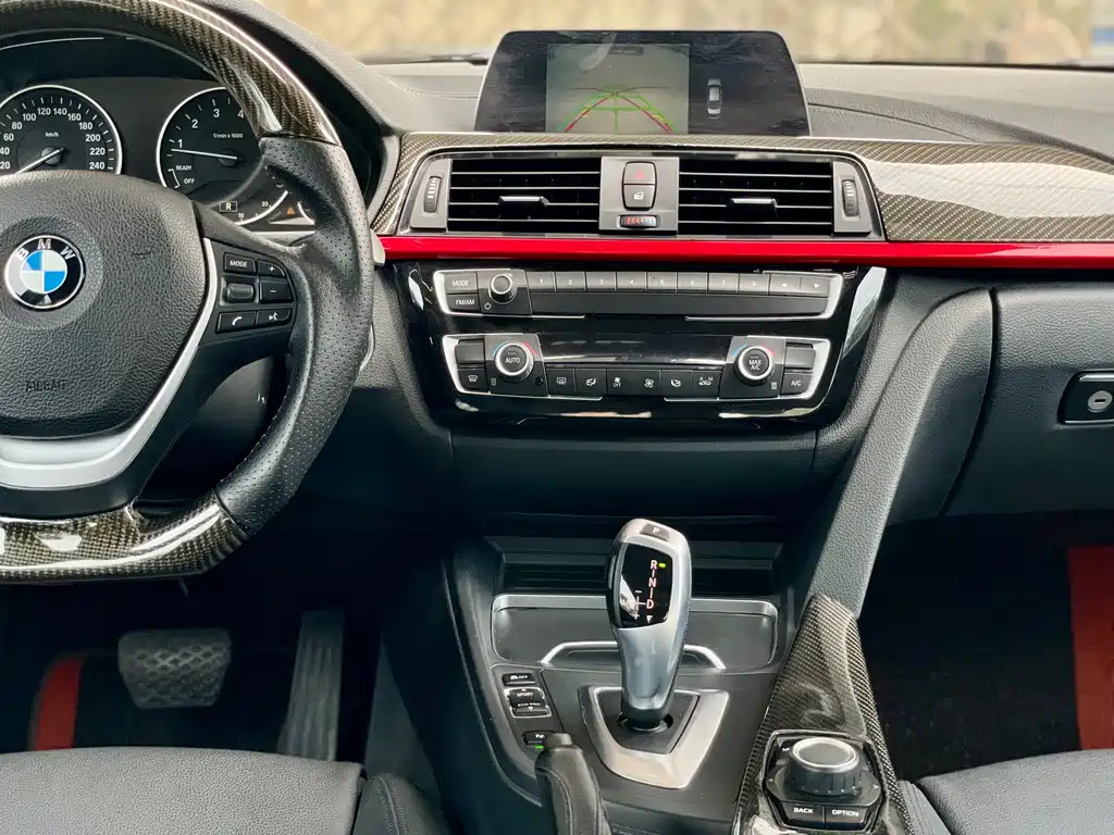 BMW 3 Series 2018 — фото 11