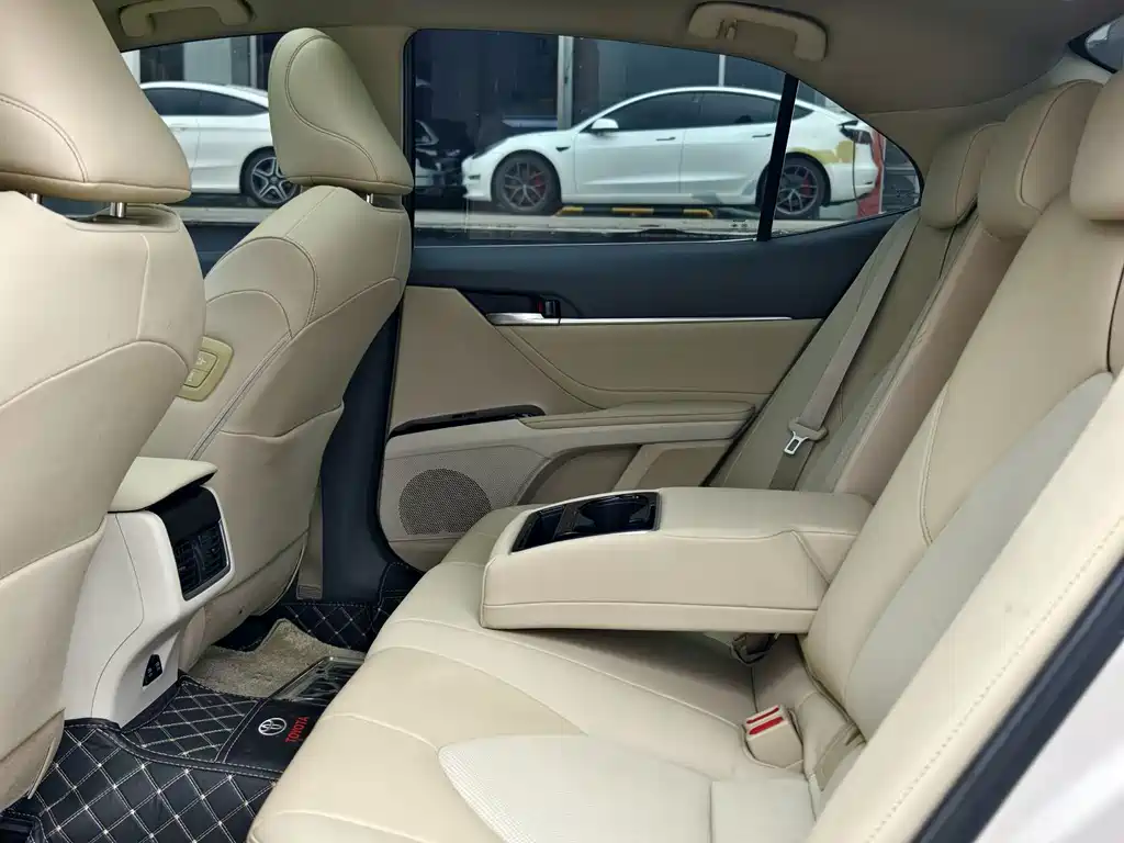Toyota Camry 2023 — фото 13