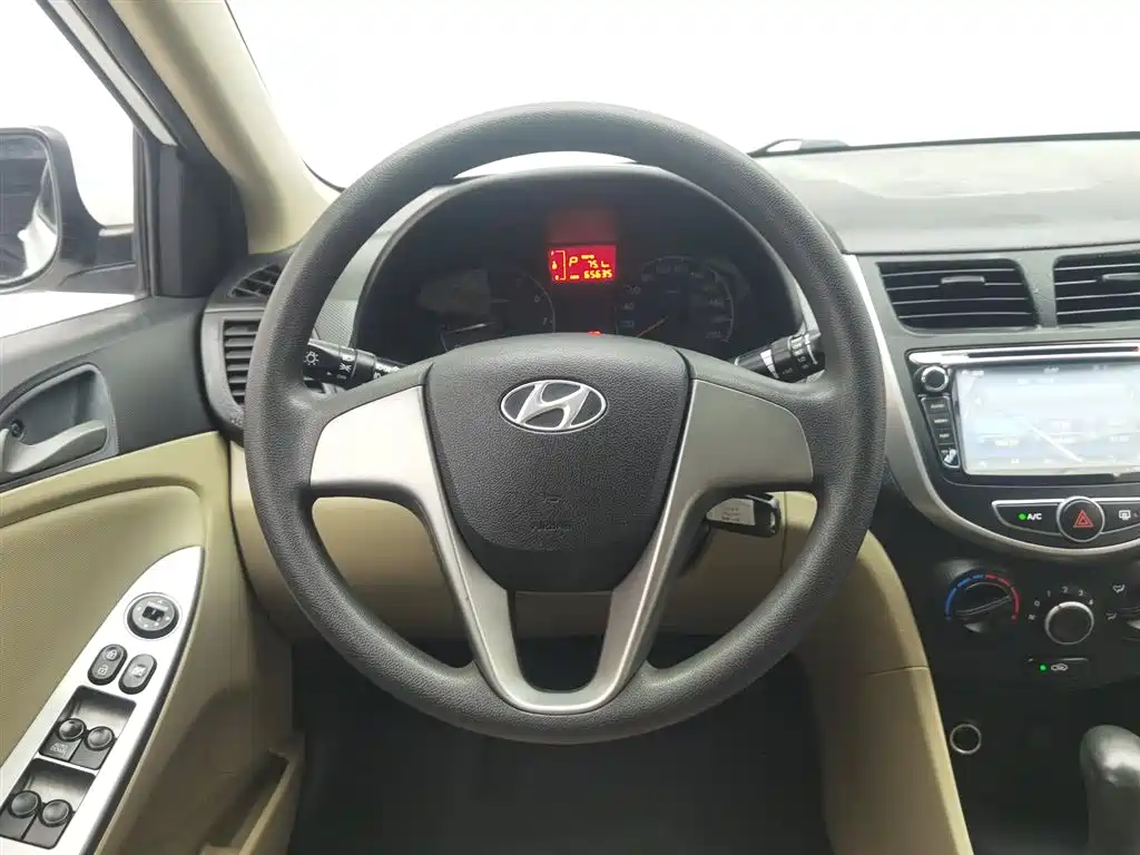 Hyundai Verna 2014 — фото 11