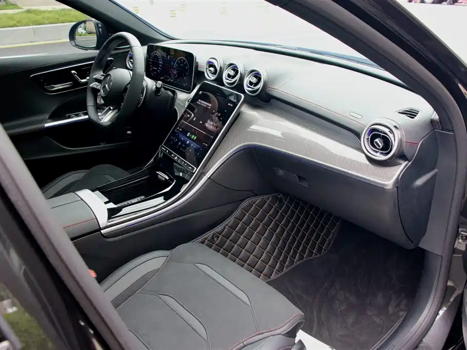Mercedes-Benz C-Class AMG 2025 — фото 11