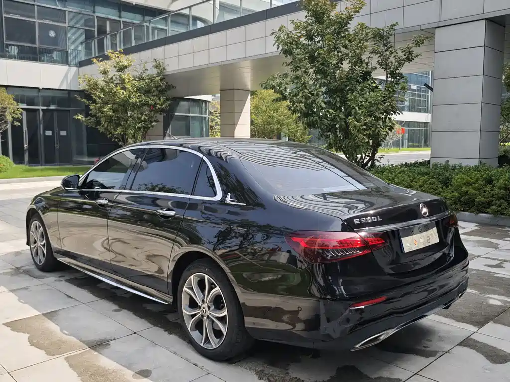 Mercedes-Benz E-Class 2023 — фото 6