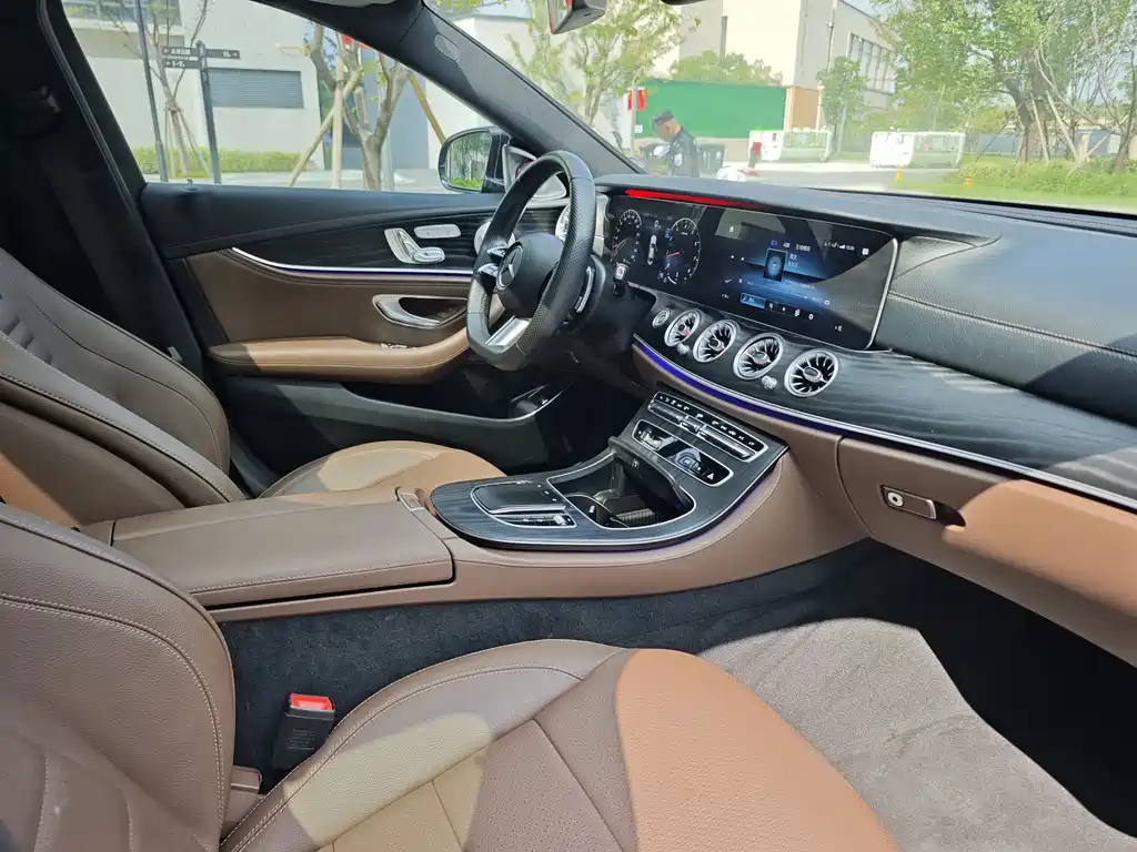 Mercedes-Benz E-Class 2023 — фото 12
