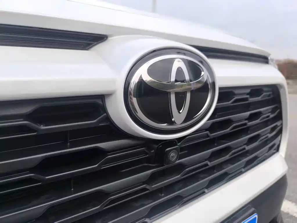 Toyota RAV4 2021 — фото 21
