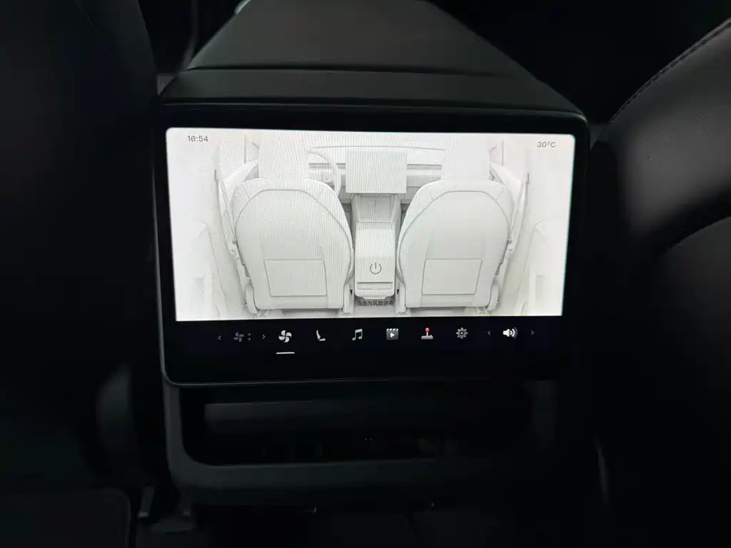 Tesla Model Y 2025 — фото 9