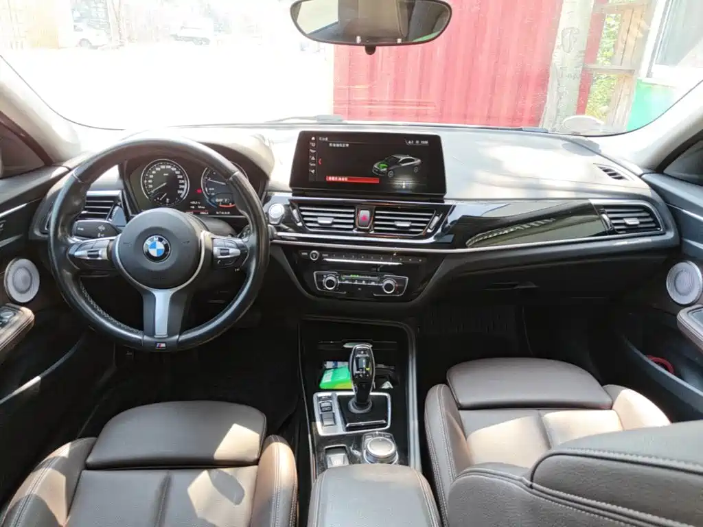 BMW 1 Series 2023 — фото 10