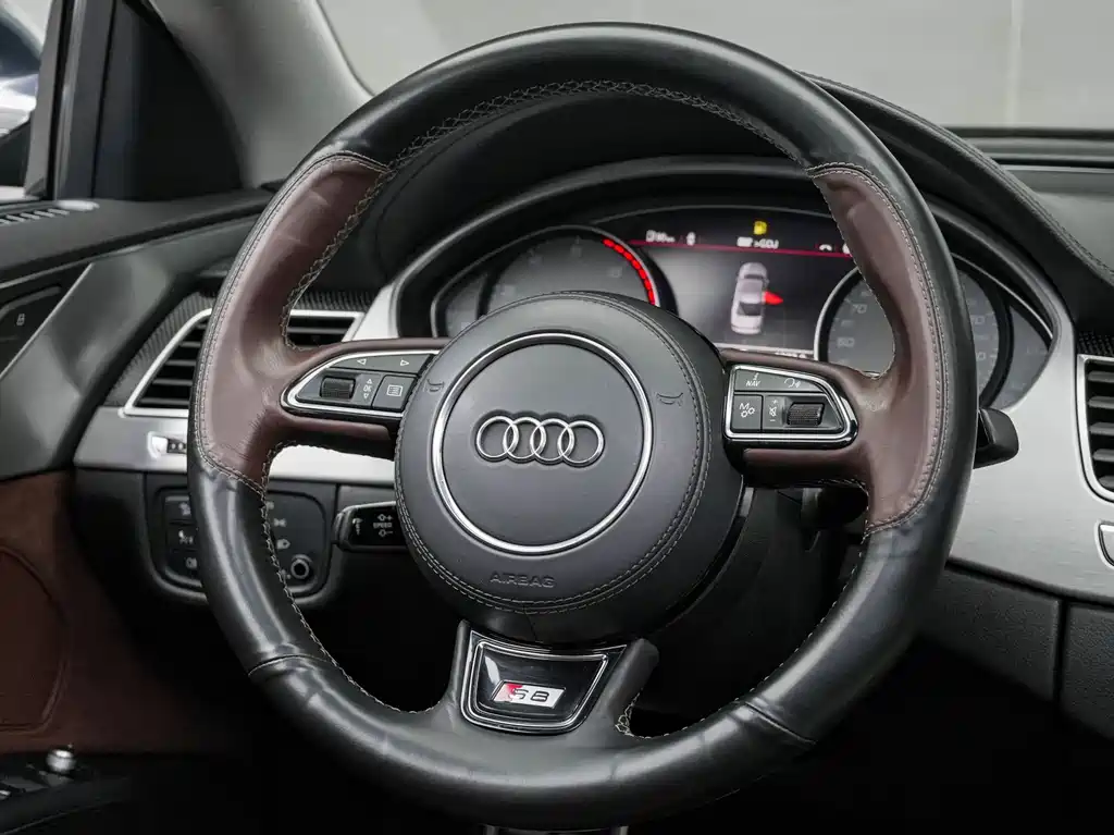 Audi S8 2014 — фото 14