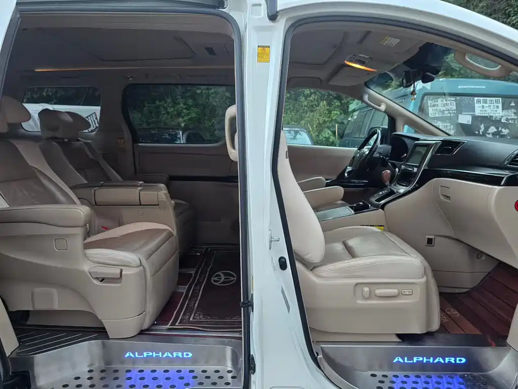 Toyota Alphard 2015