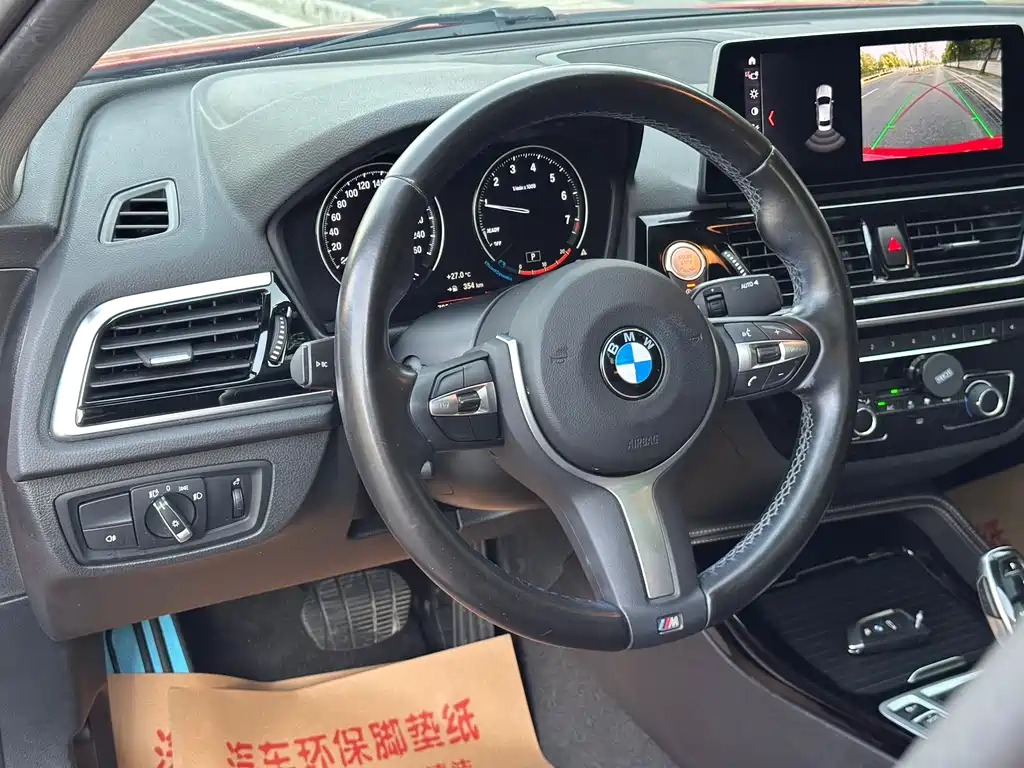 BMW 1 Series 2022 — фото 11