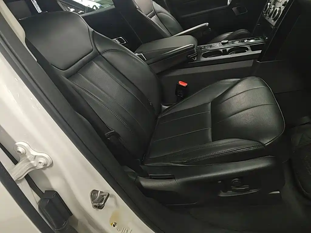 Land Rover Discovery 2018 — фото 25