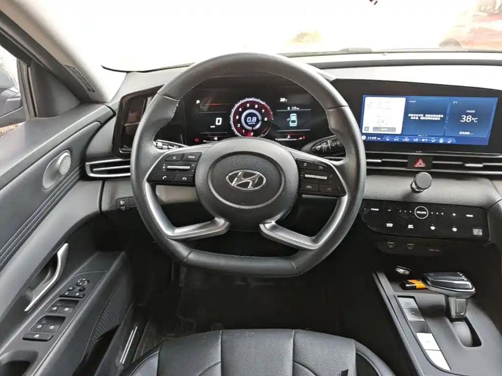 Hyundai Elantra 2022 — фото 11