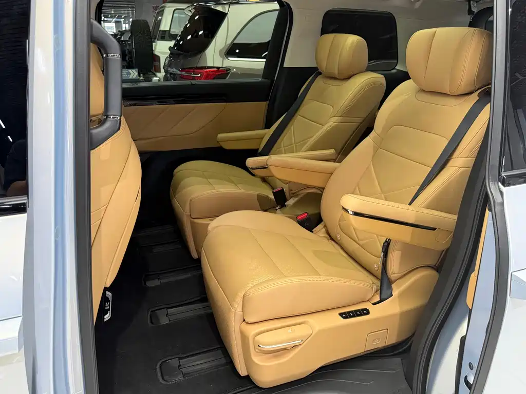 GAC Trumpchi E8 PHEV 2024 — фото 15