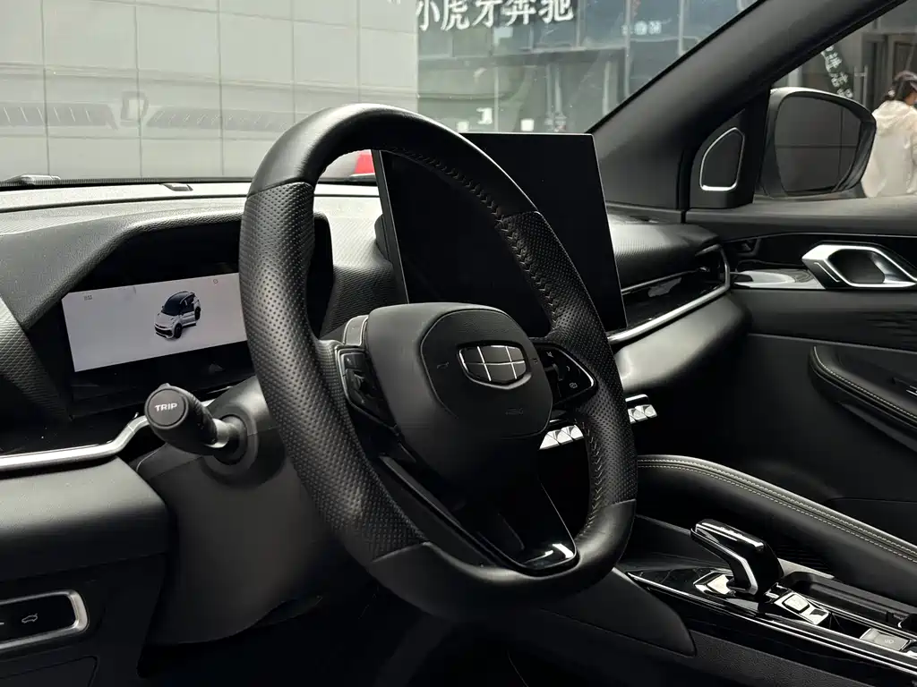 Geely Binyue 2025 — фото 10