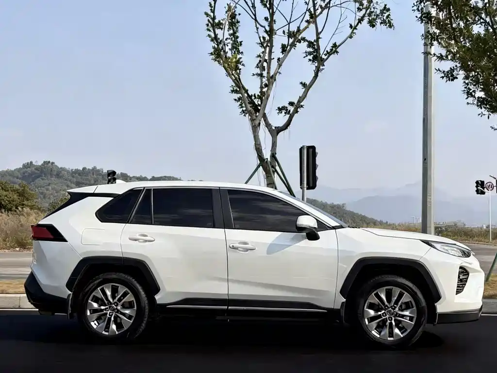 Toyota Wildlander 2022 — фото 6