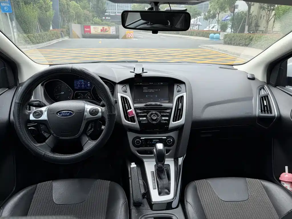 Ford Focus 2013 — фото 12