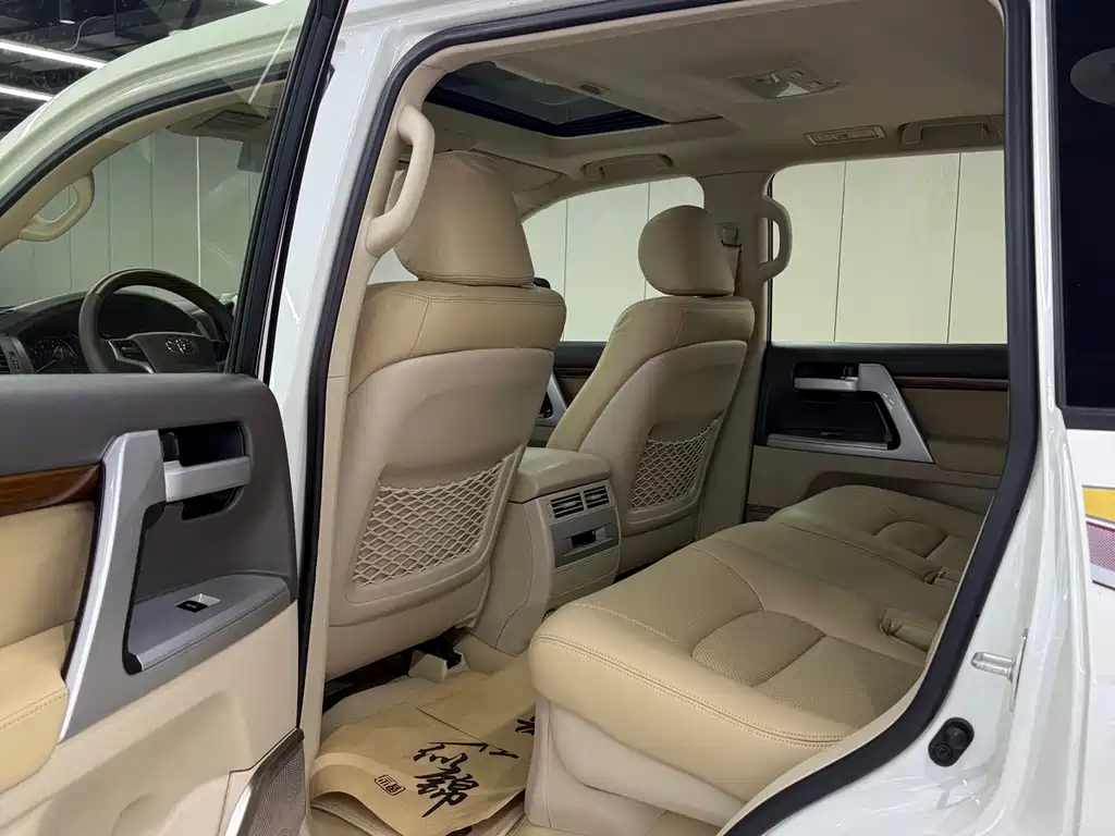Toyota Land Cruiser 2019 — фото 10