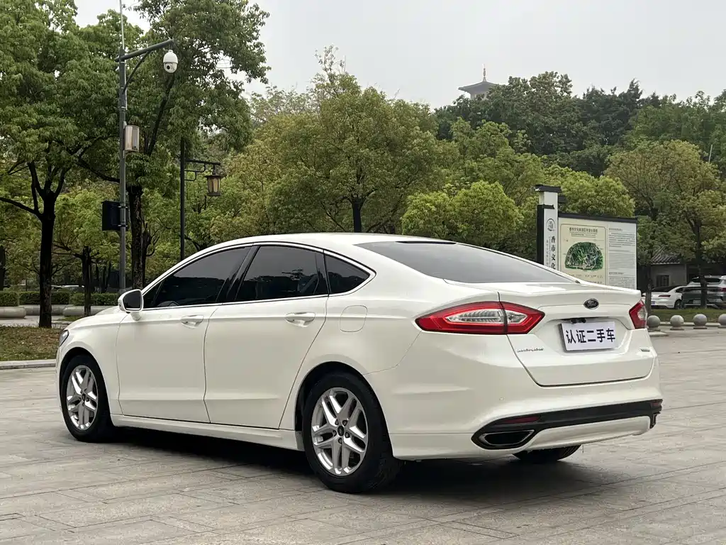 Ford Mondeo 2014 — фото 9