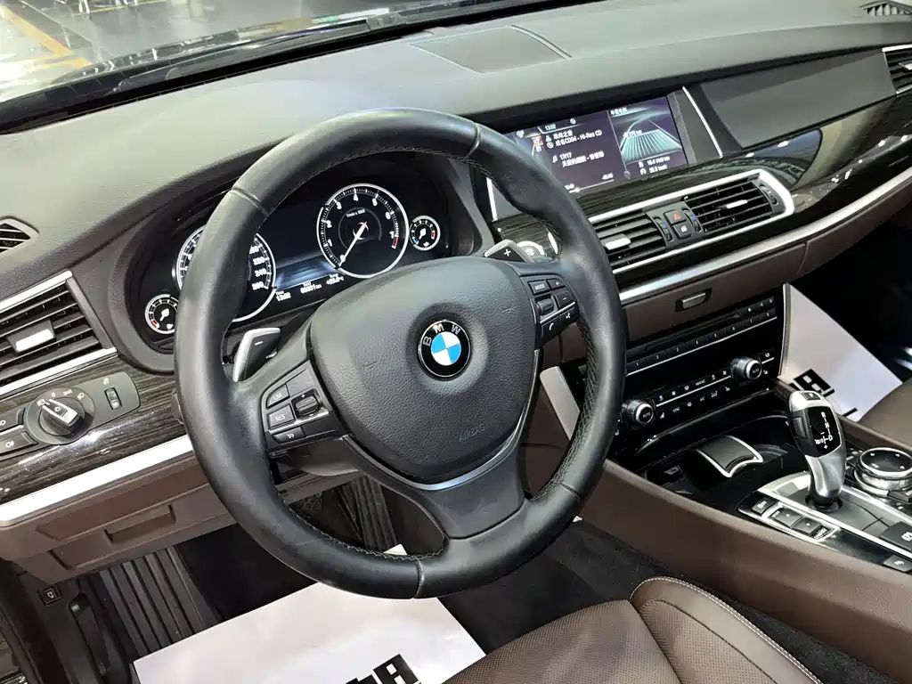 BMW 5 Series GT 2014 — фото 18