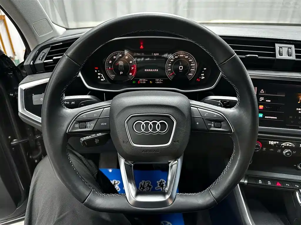 Audi Q3 2023 — фото 13