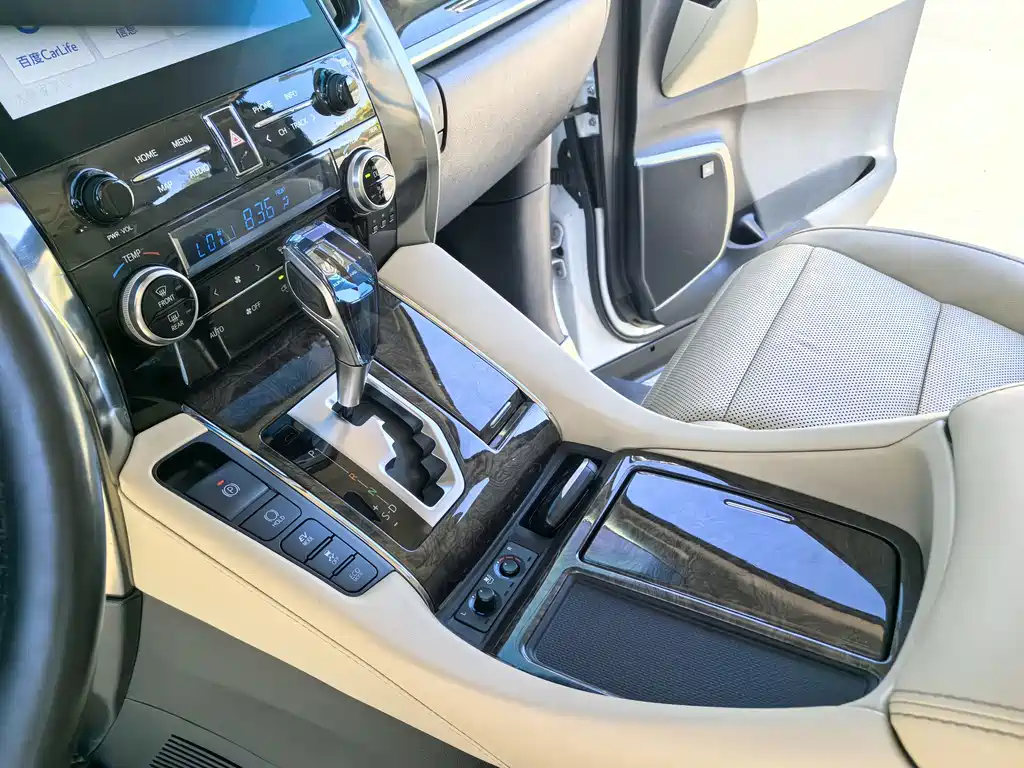 Toyota Alphard 2021 — фото 11