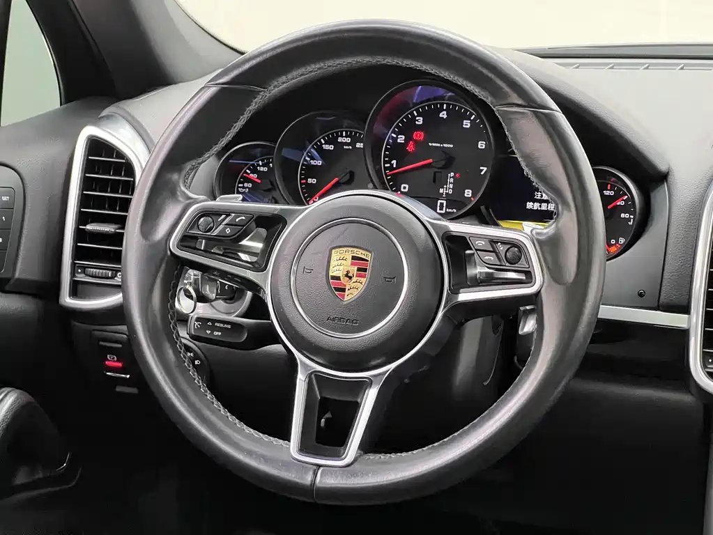 Porsche Cayenne 2015 — фото 22