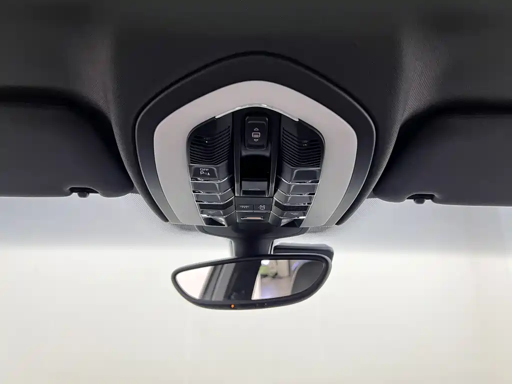 Porsche Cayenne 2015 — фото 24