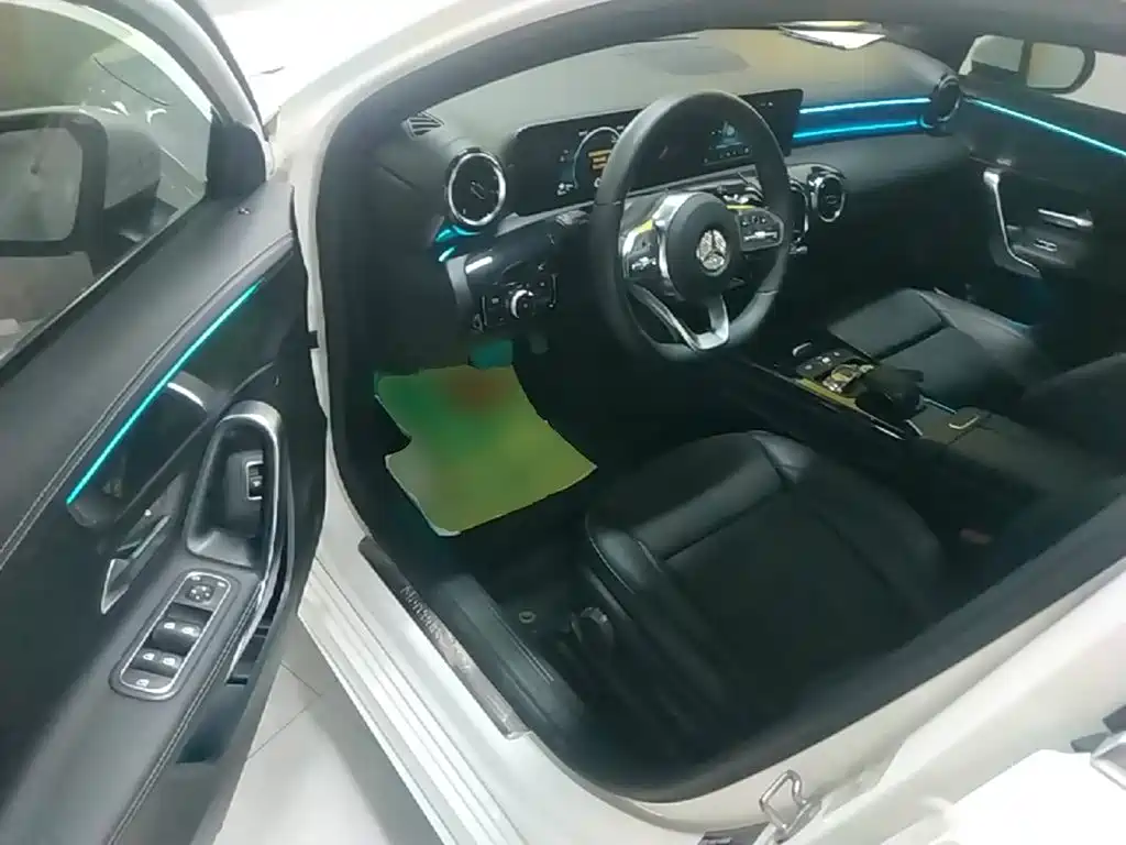 Mercedes-Benz A-Class 2019 — фото 15