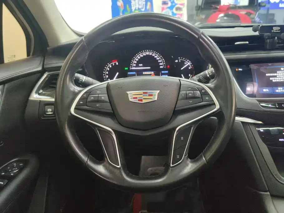 Cadillac XT5 2017 — фото 15