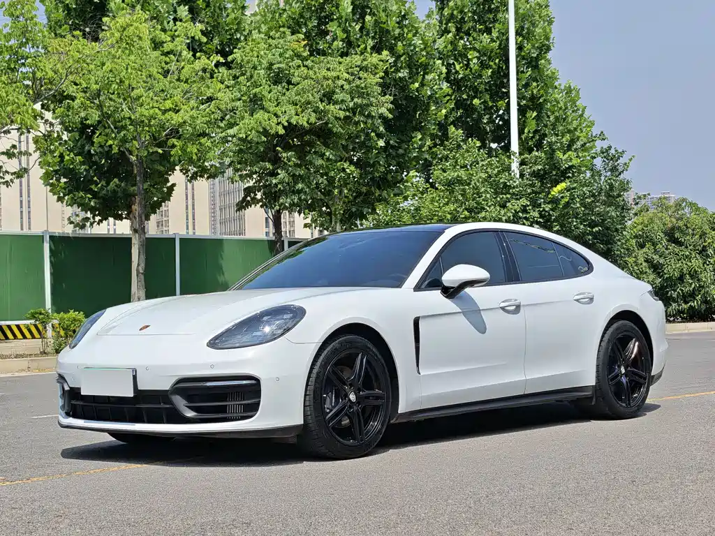 Porsche Panamera 2023 — фото 1