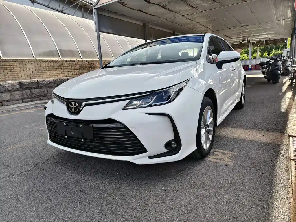 Toyota Corolla 2023 — фото 1