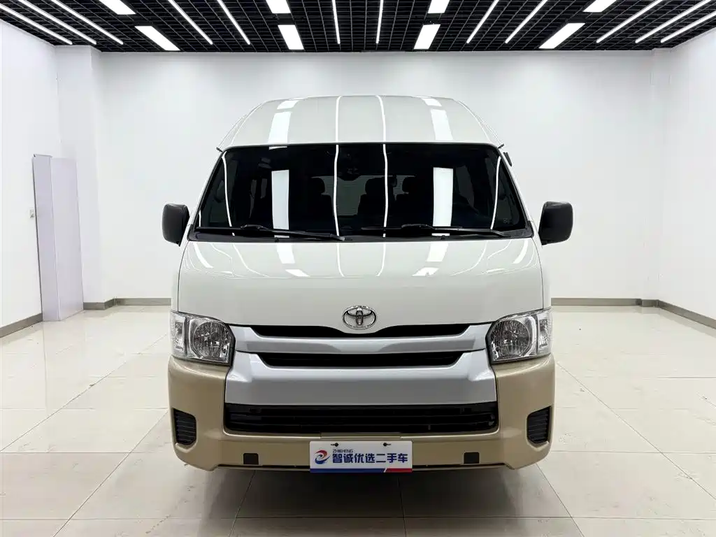 Toyota Hiace 2018 — фото 17