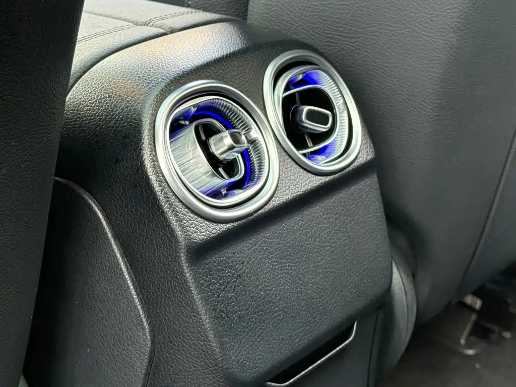 Mercedes-Benz C-Class 2023 — фото 19