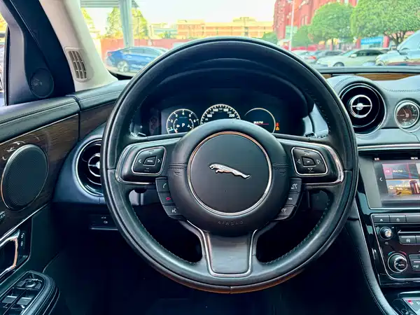 Jaguar XJ 2018
