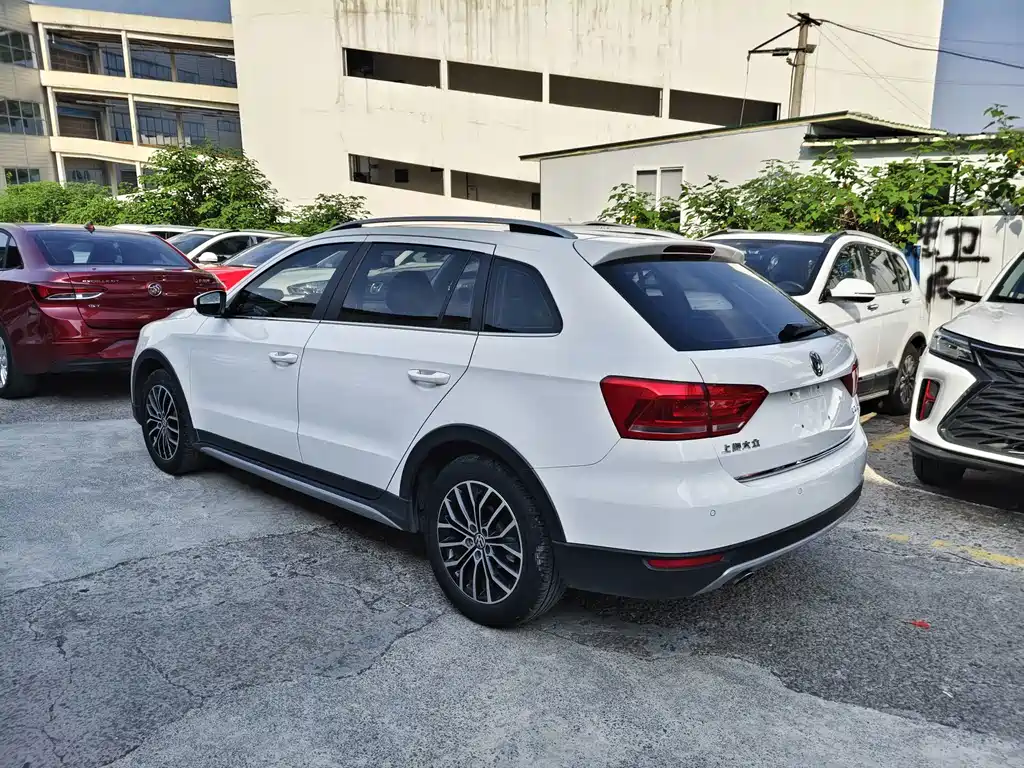 Volkswagen Cross Lavida 2015 — фото 10